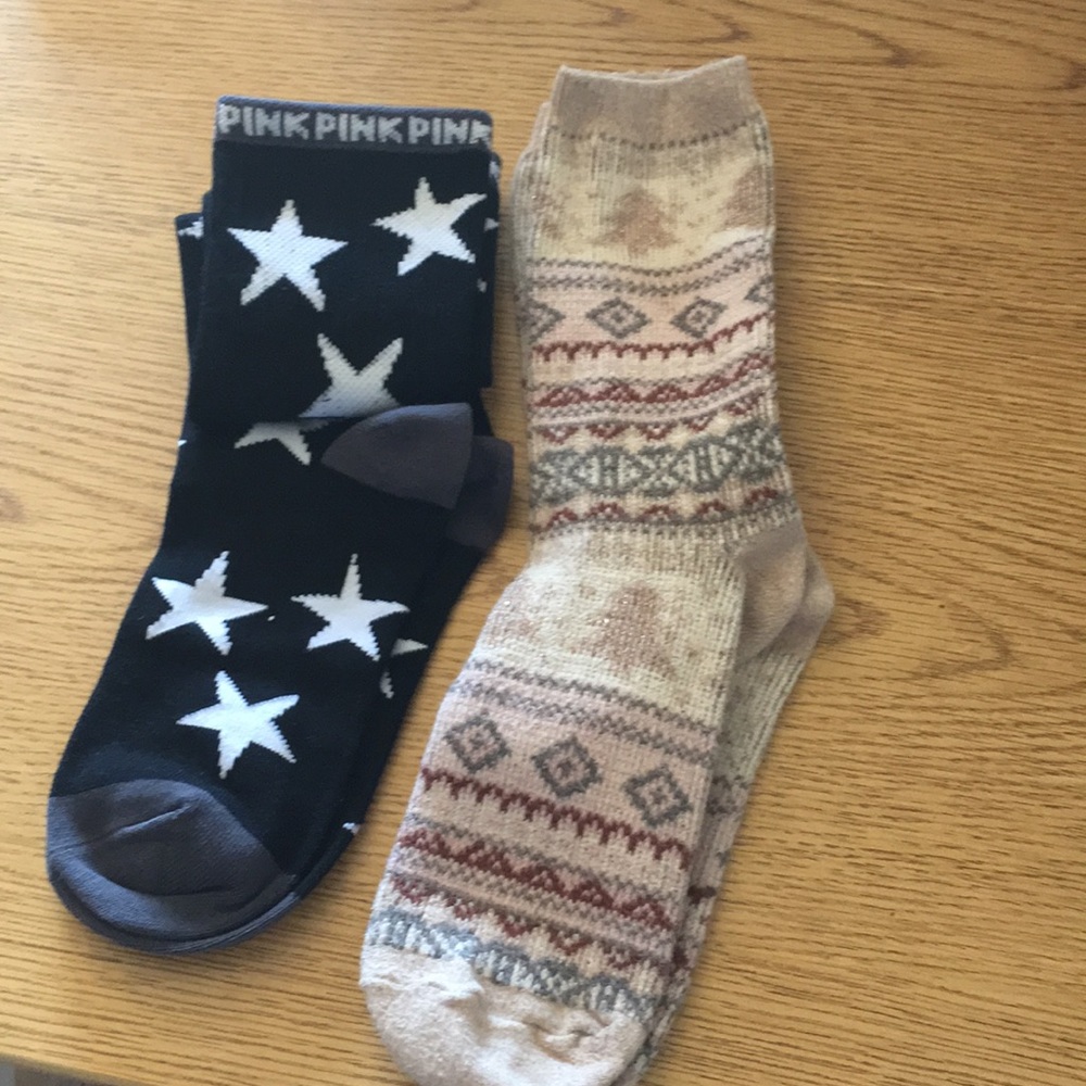 2 pairs of socks